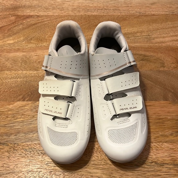 NEW WHITE PEARL IZUME CYCLING SHOES - Picture 1 of 3